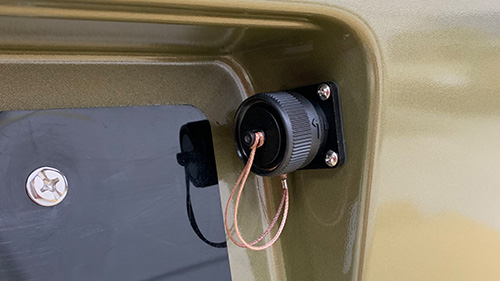 軽キャンピングカー 外部電源入力プラグ