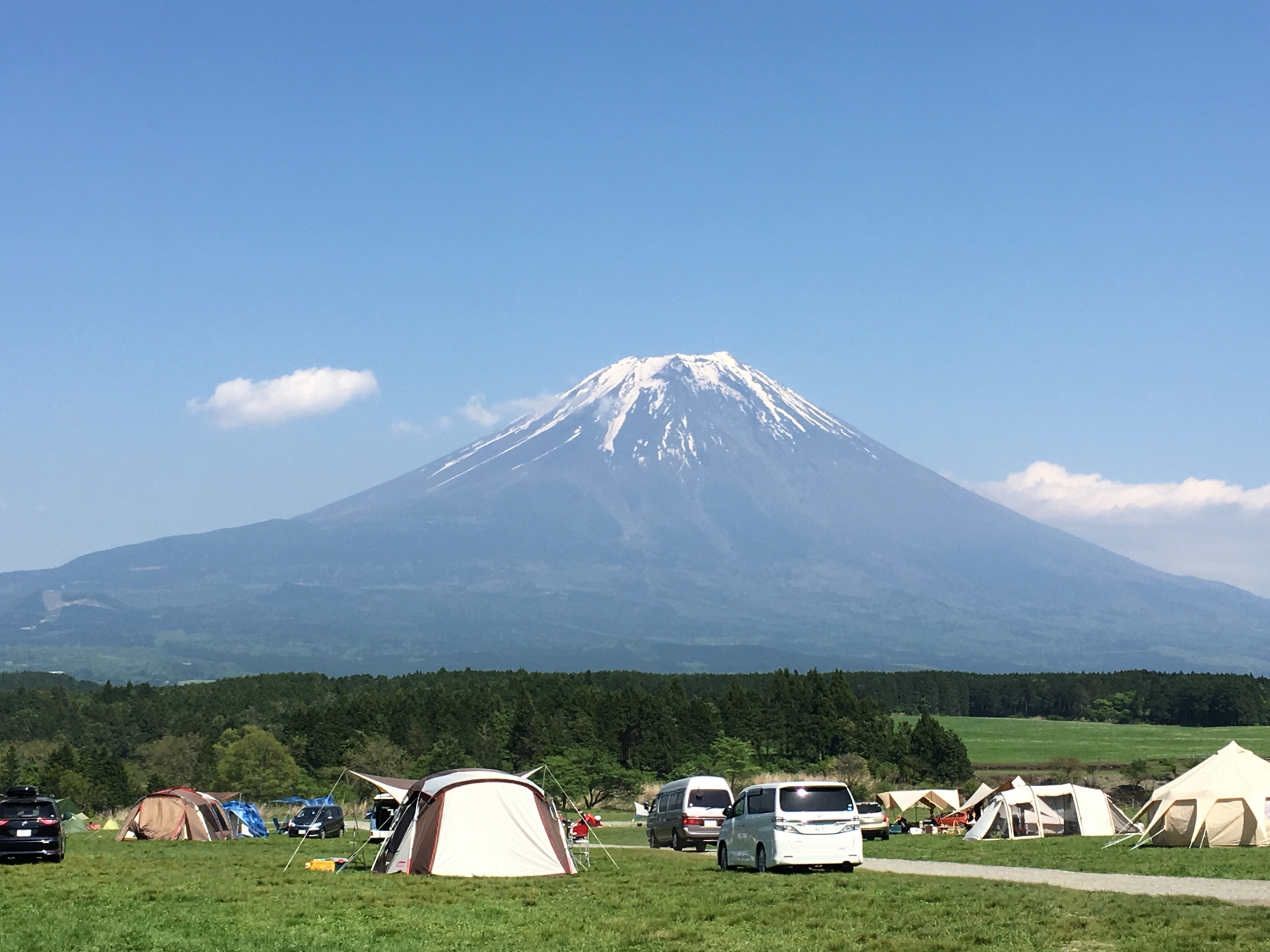 夏の車中泊で快適に過ごすキャンピングカー